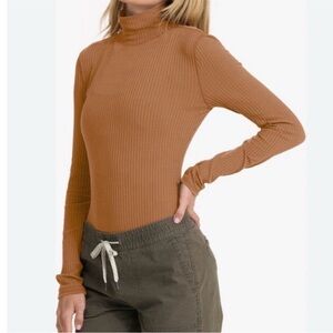 Vuori Bleeker Caramel Brown Bodysuit Large